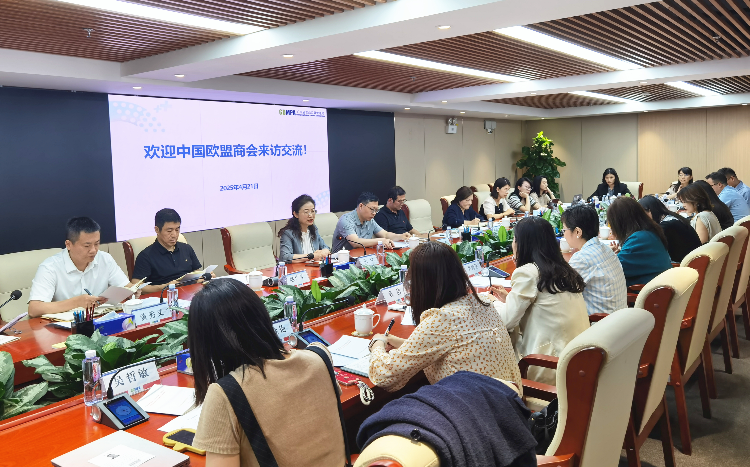 【南方网】省药品监管局副局长王玲会见中国